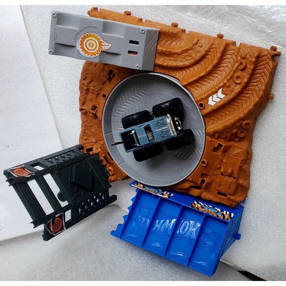 Hot Wheels Tiger Shark Arena Smashers + '68 Chevy Monster Truck Bundle Lot - Picture 5 of 13